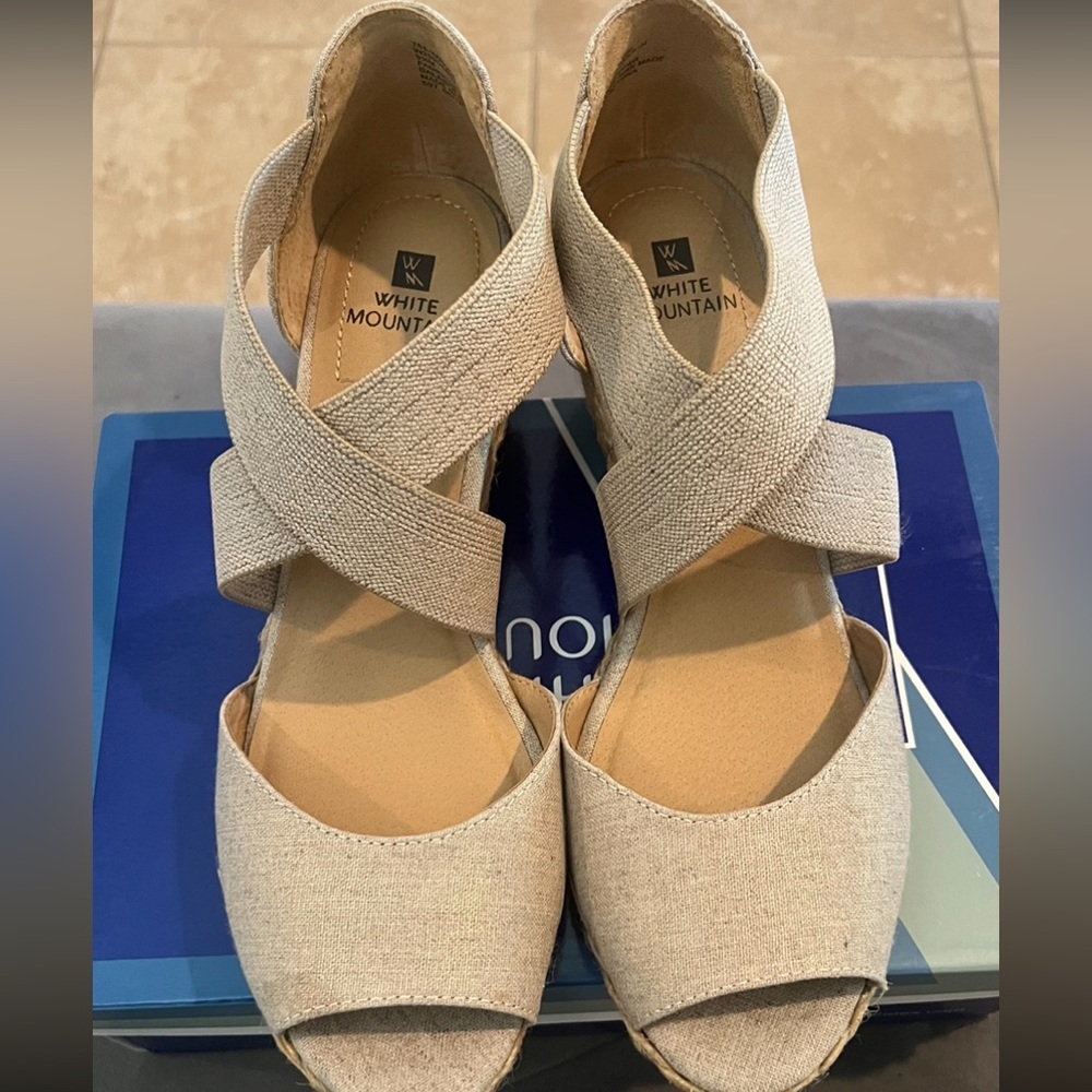 Beige platforms size 10 women’s